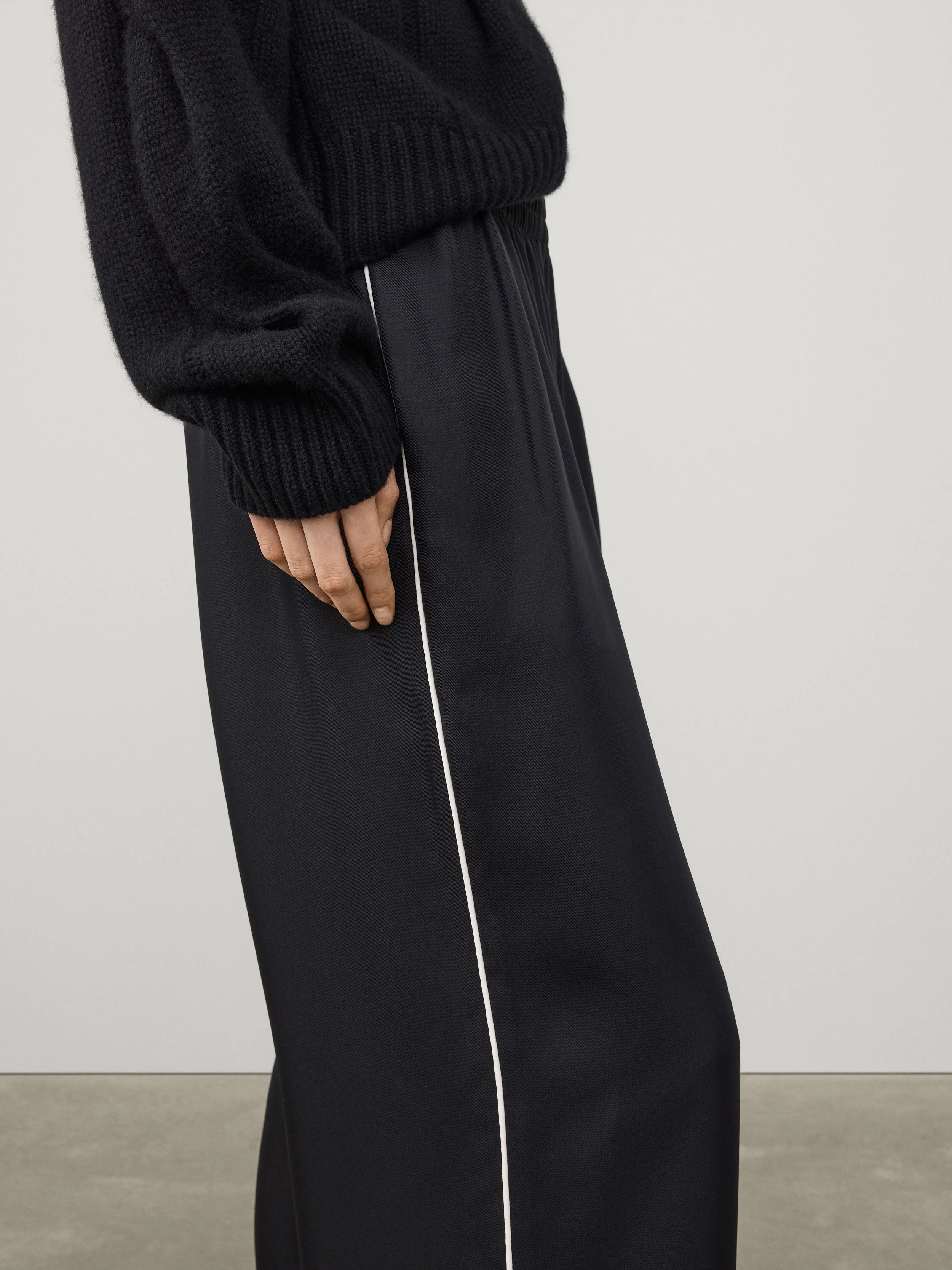 Piping Detail Wide Leg Trousers - Image 4