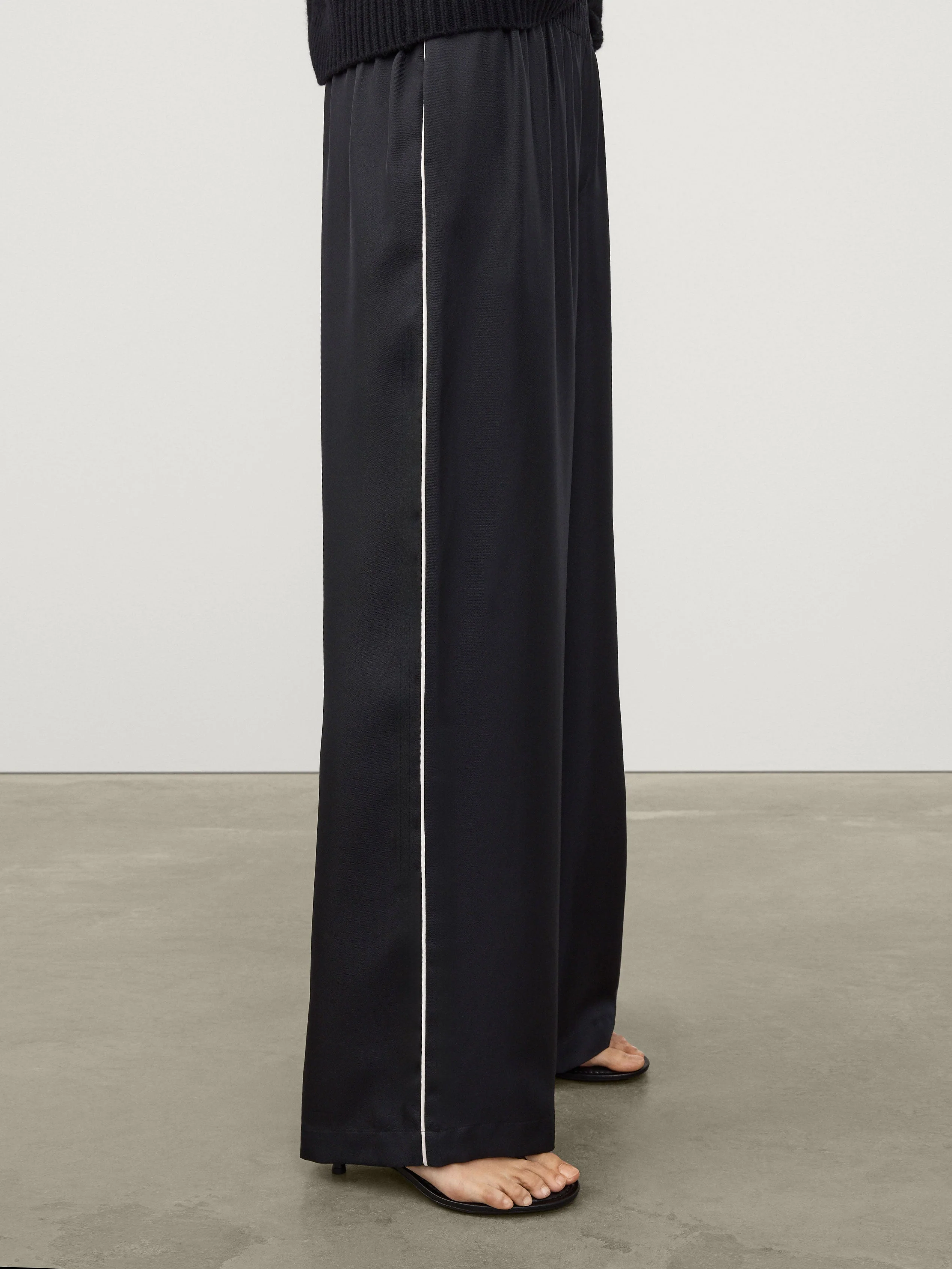 Piping Detail Wide Leg Trousers - Image 5