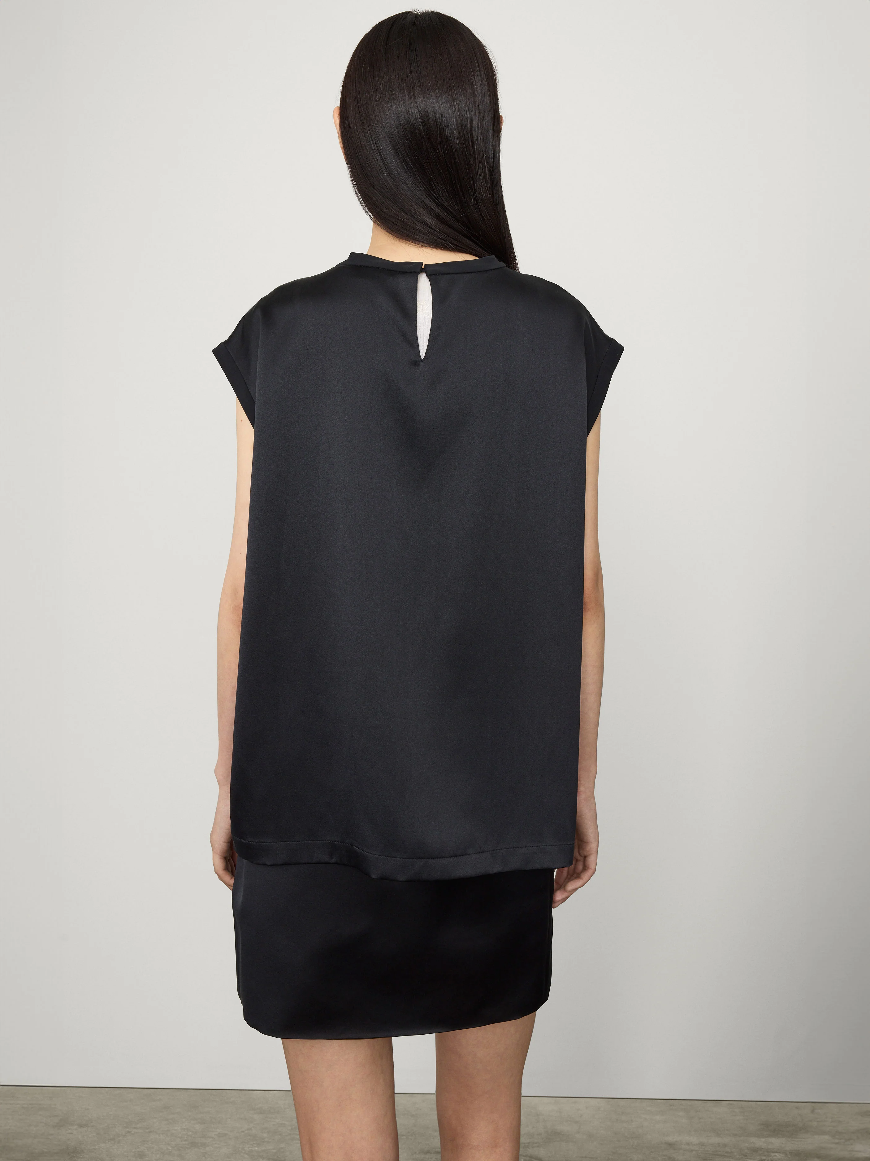 Round Neck Sleeveless Top - Image 3