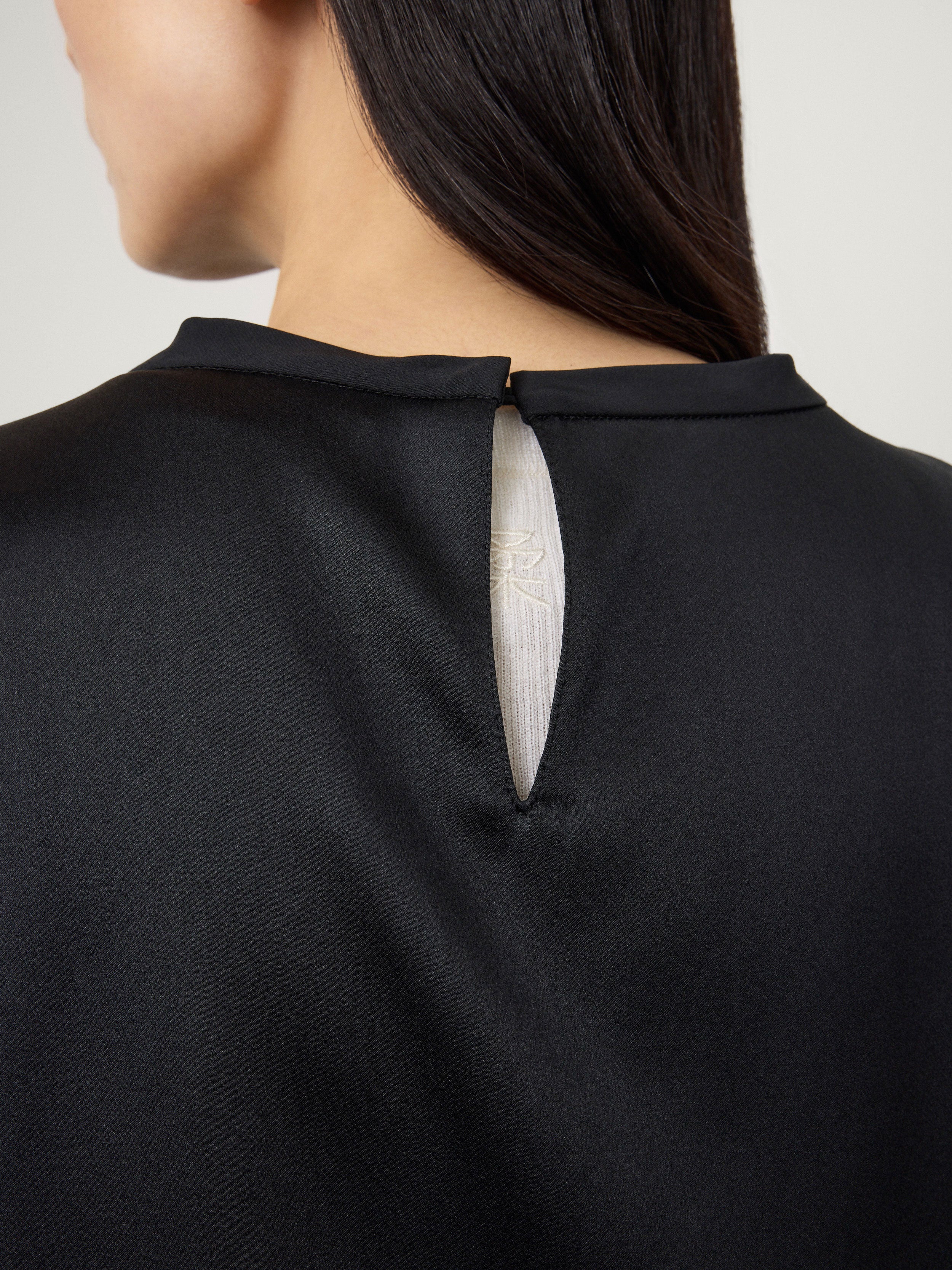 Round Neck Sleeveless Top - Image 4