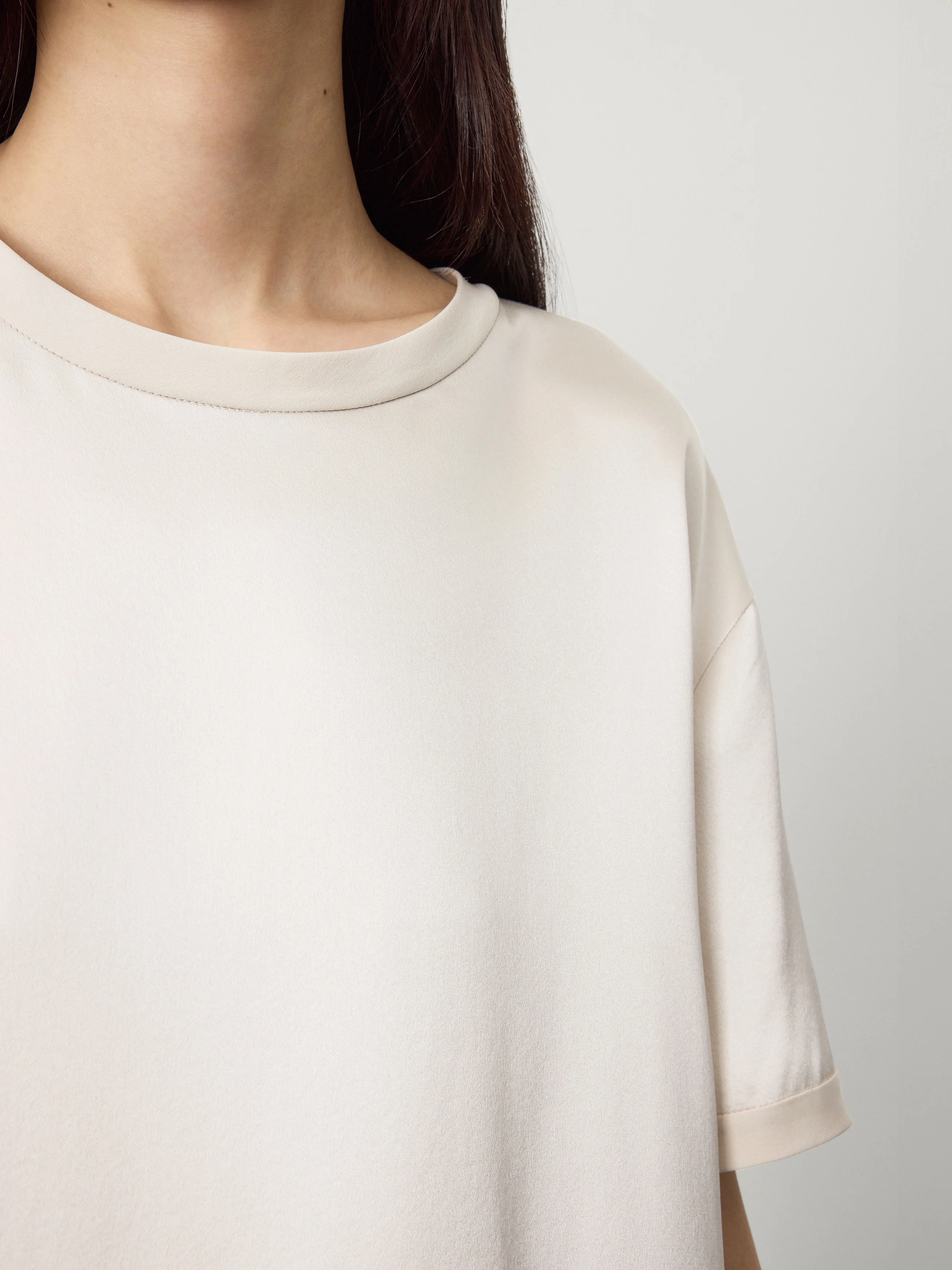 Round Neck T-Shirt - Image 3