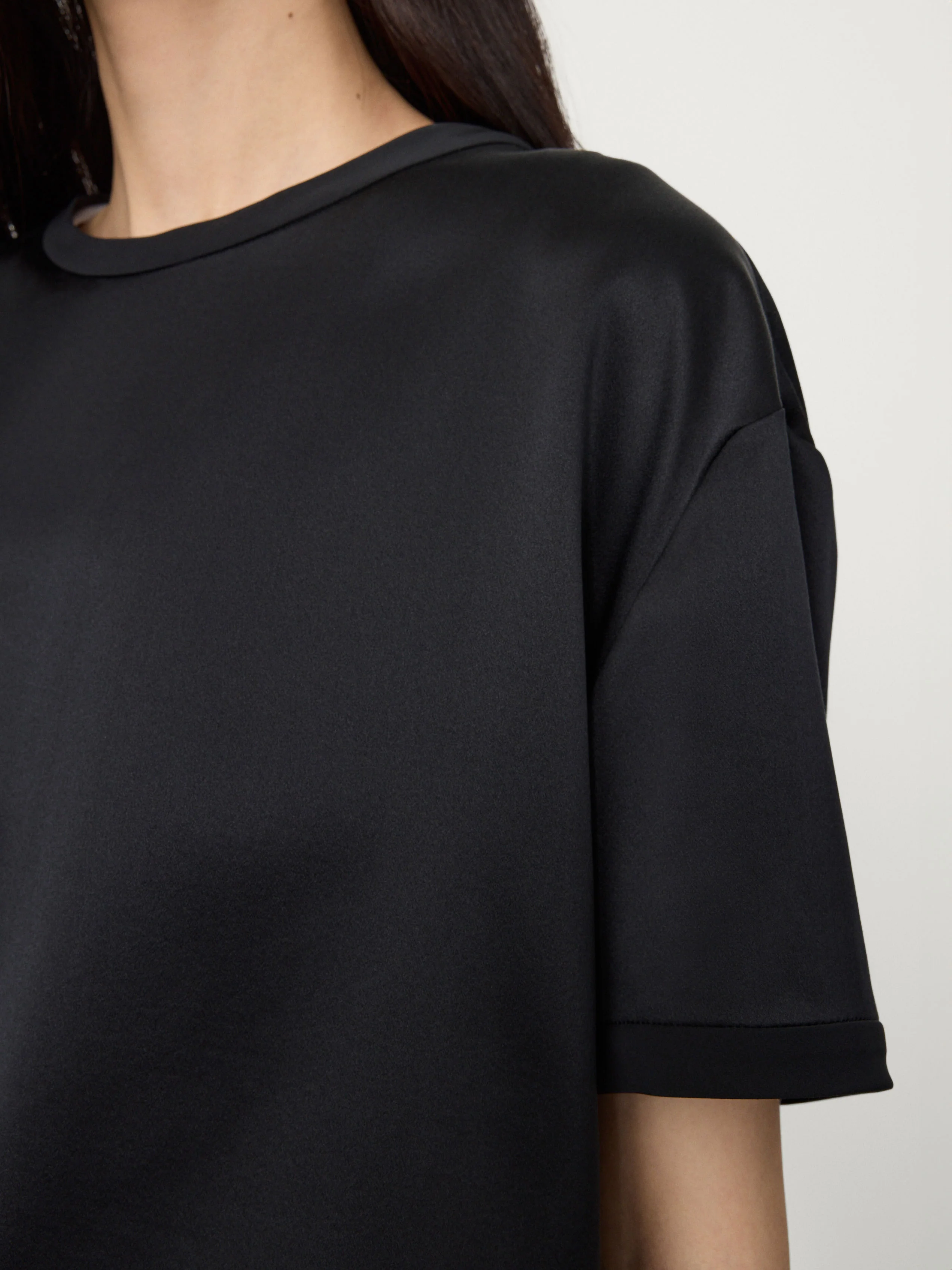 Round Neck T-Shirt - Image 4